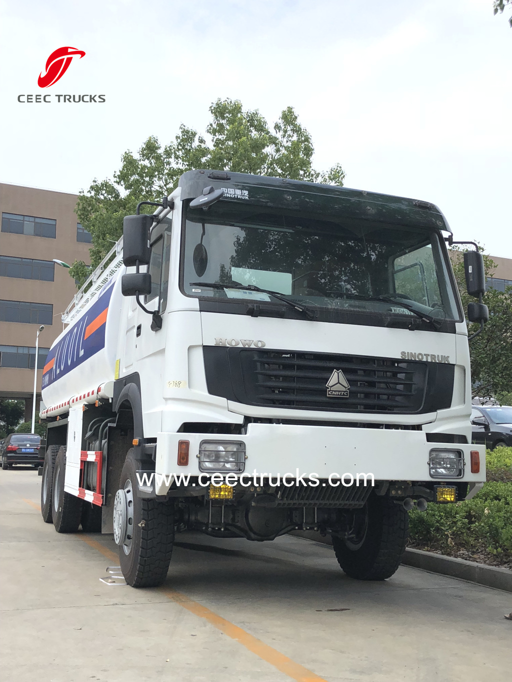 SINOTRUK HOWO 6X6 all wheel drive Fuel bowser Oil tanker trucks for sale SINOTRUK HOWO 6X6 all wheel drive Fuel bowser Oil tanker trucks for sale