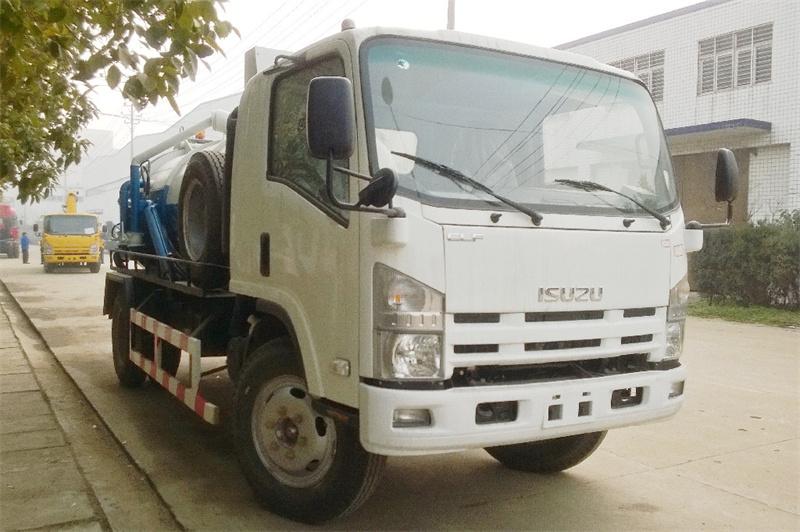 Isuzu NPR vacuum suction truck Isuzu NPR vacuum suction truck