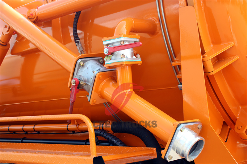 Isuzu FVR GIGA combined jetting truck Isuzu FVR GIGA combined jetting truck