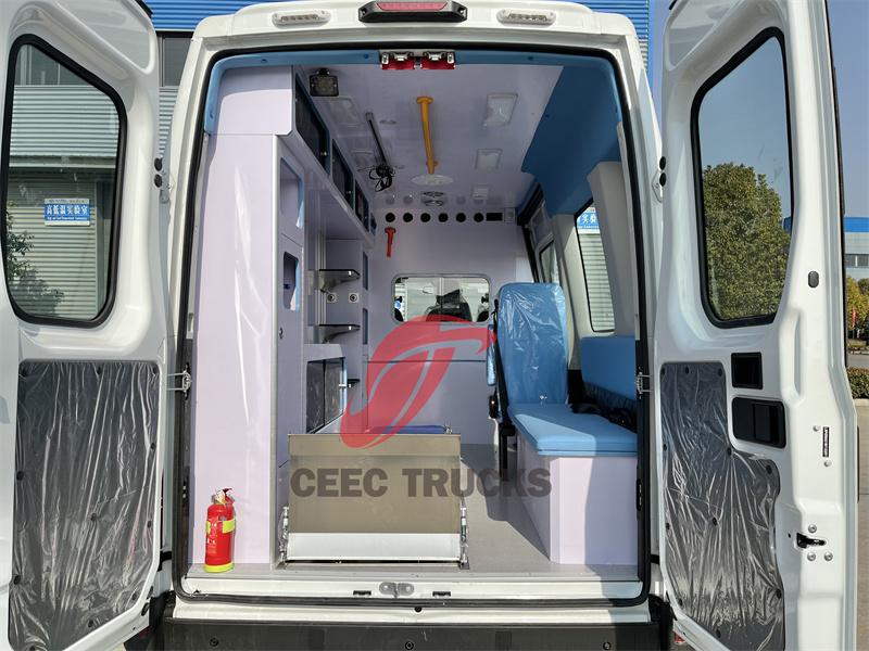 ISUZU pick-up 4x4 ambulance ISUZU 4x4 pick-up ambulance