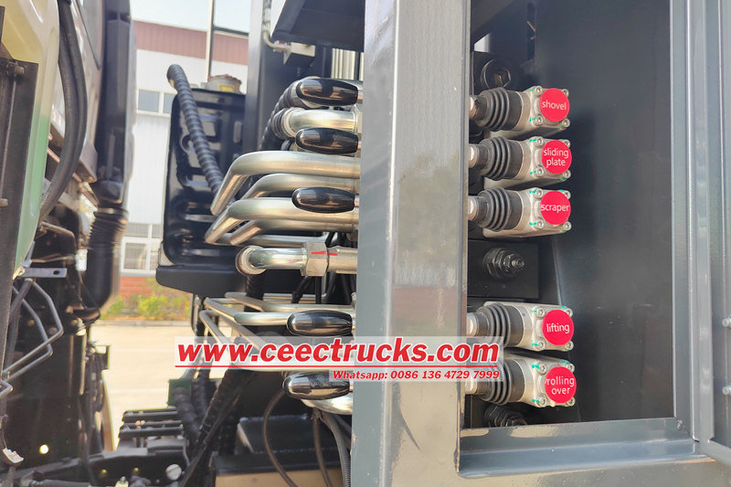 Isuzu hydraulic rear loading garbage truck