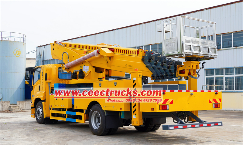 ISUZU FTR 45m aerial platform truck ISUZU FTR 45m aerial platform truck