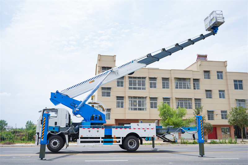 Isuzu GIGA 45m aerial platform truck