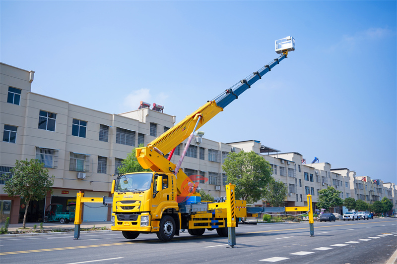 ISUZU FTR 45m aerial platform truck ISUZU FTR 45m aerial platform truck
