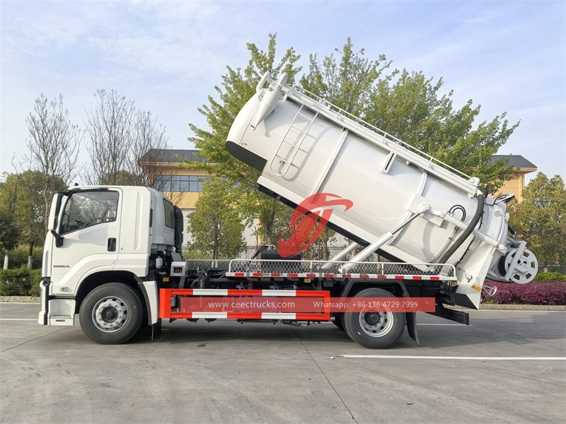ISUZU FTR Clean Combined vacuum Sewage Tanker