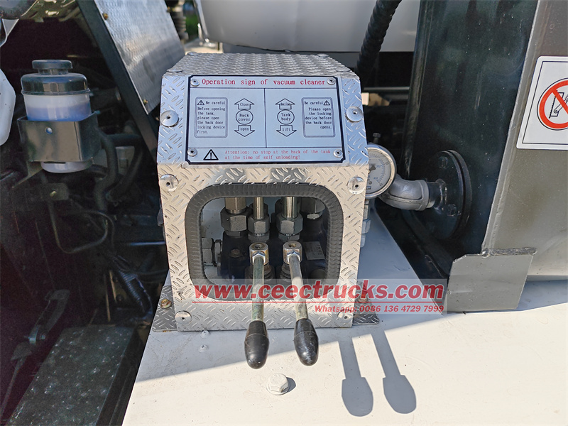Manual hydraulic operation valve (driver side)