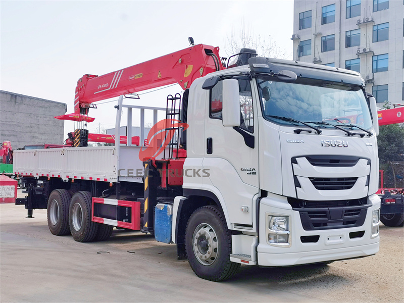 Isuzu GIGA boom truck 15tons crane 