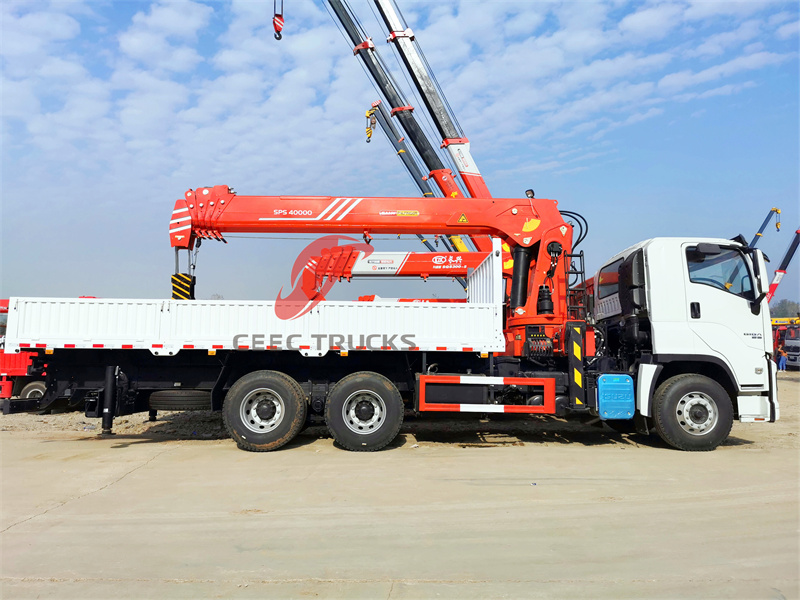 Isuzu GIGA boom truck 15tons crane 