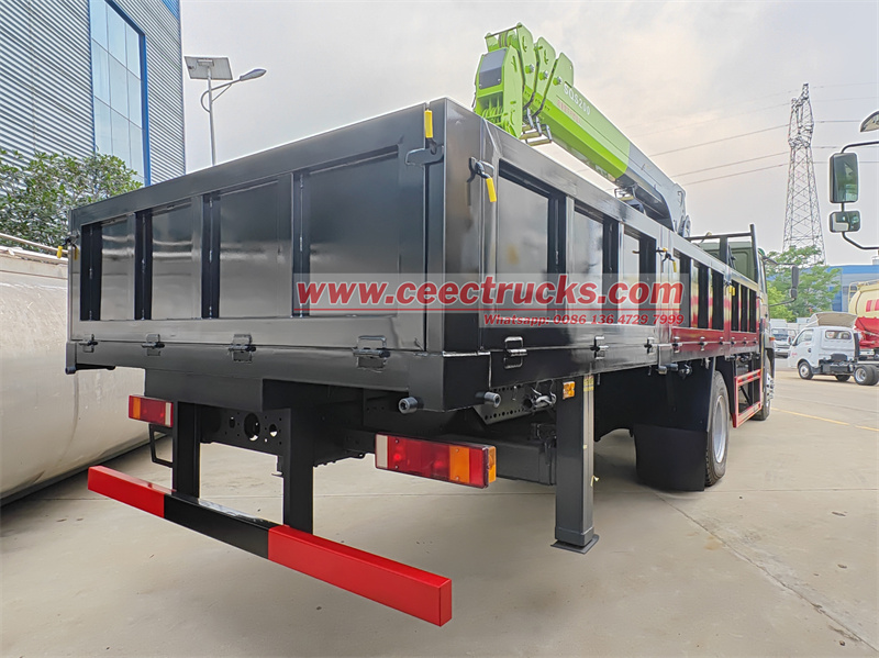 HOWO 4x2 cargo truck mounted XCMG crane