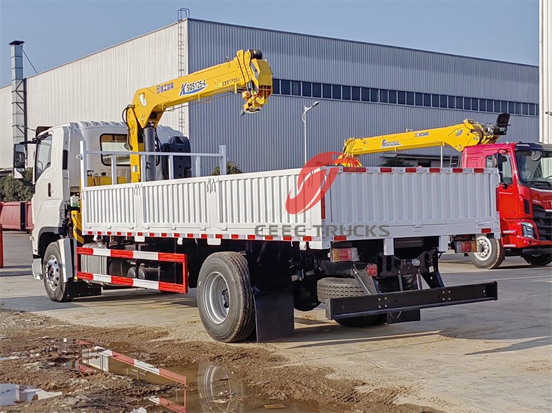 Isuzu FVR boom truck 10tons crane 