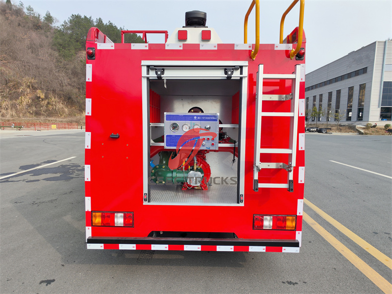 Isuzu NPR fire fighting truck
