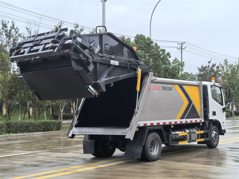 FOTON garbage compactor trucks rear view