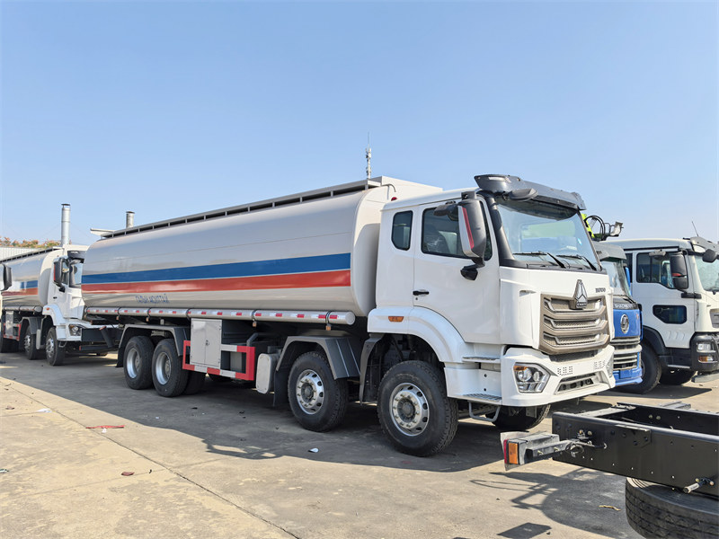 HOWO NX 30000L mobile diesel bowser