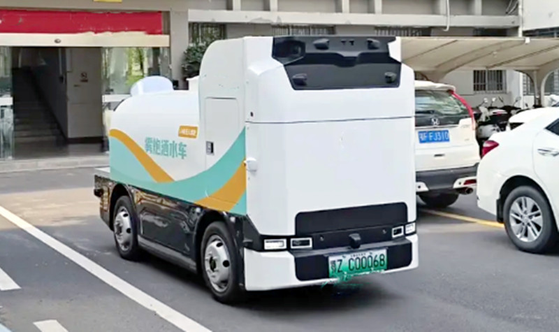 Auto driving water tank truck 