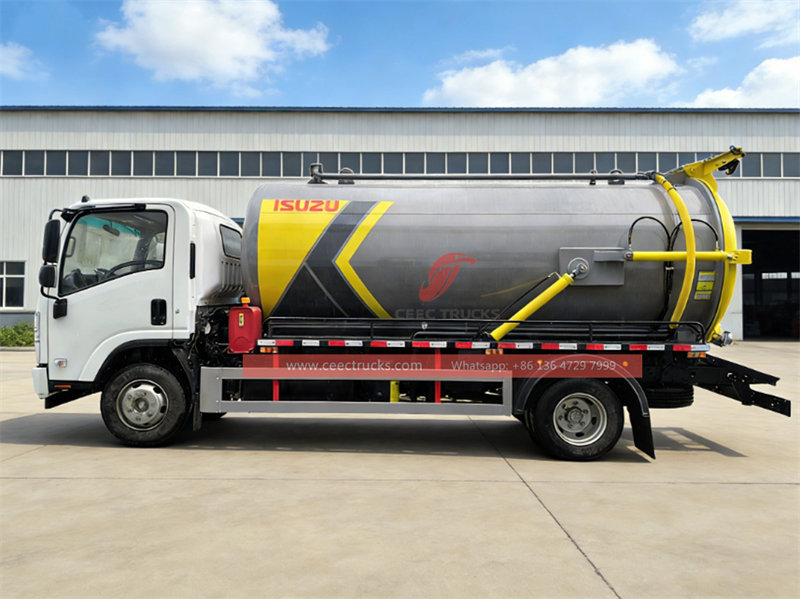 Isuzu vacuum sewage tank truck