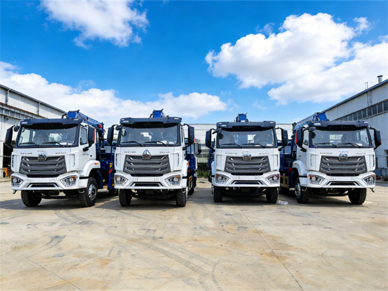 Howo 6x4 cargo truck mounted 14 tons crane