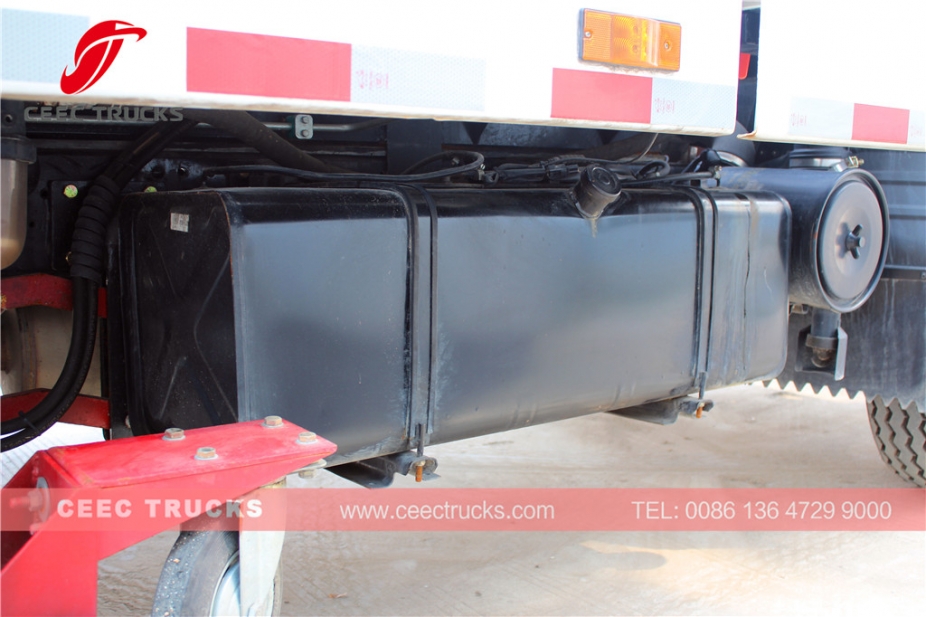 Исузу усисивач за путеве од 5 м³