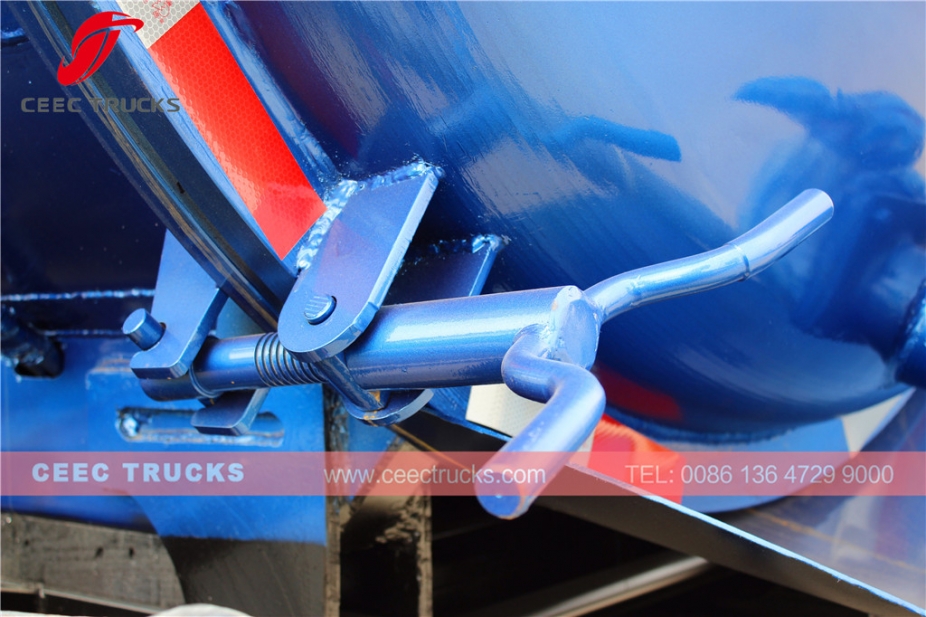 ХОВО десноструки модел, вакуумски камион за канализацију, 10.000Л