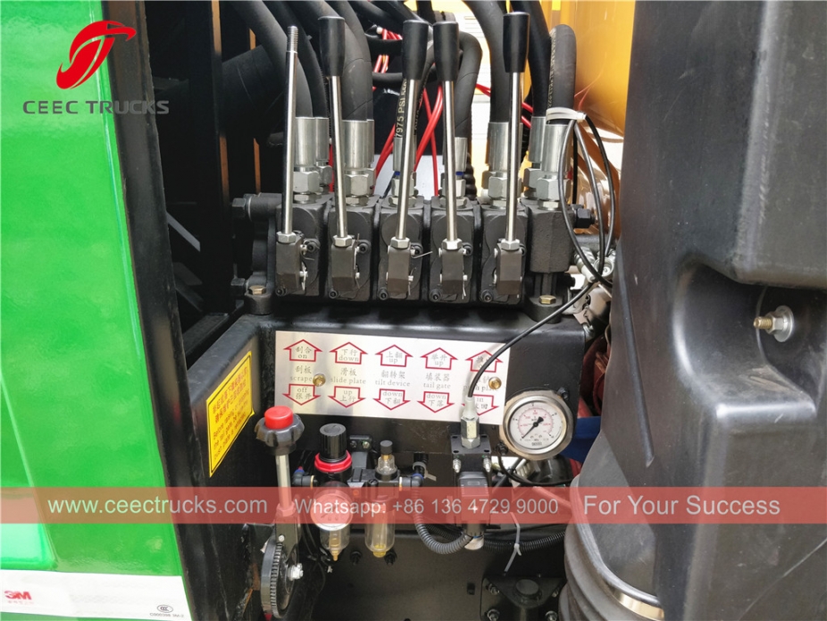 HOWO kamion za komprimiranje smeća, zapremine 8 kubnih metara, desno upravljanje