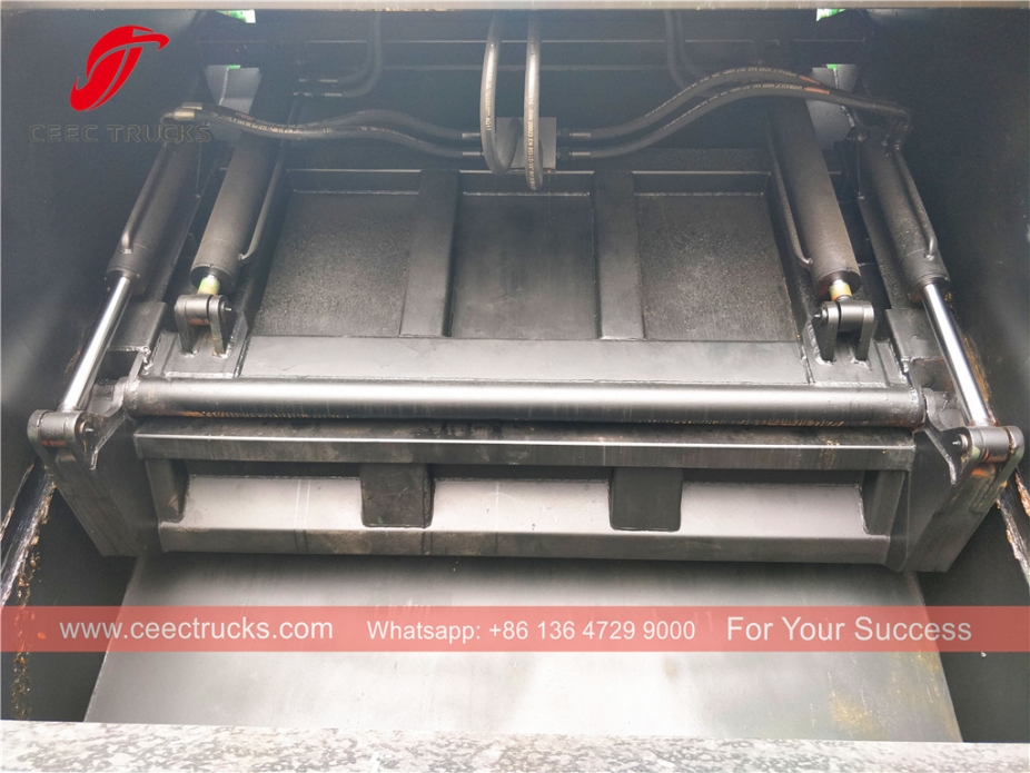 HOWO kamion za komprimiranje smeća, zapremine 8 kubnih metara, desno upravljanje