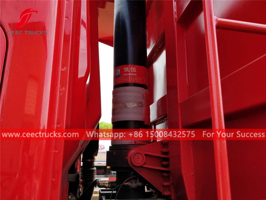 8x4 damper kamion IVECO Genlyon