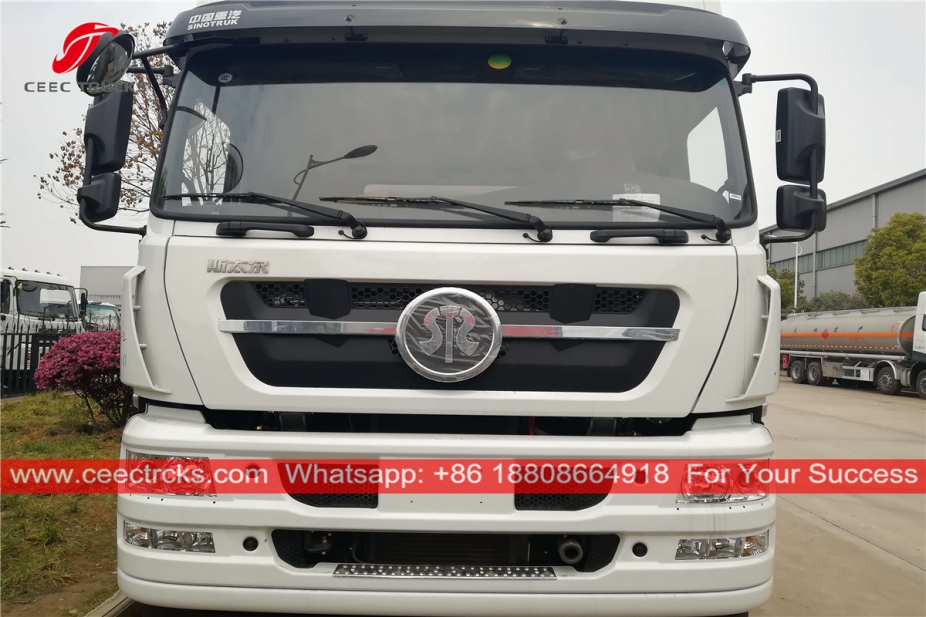 SINOTRUK 8x4 камион за транспорт горива