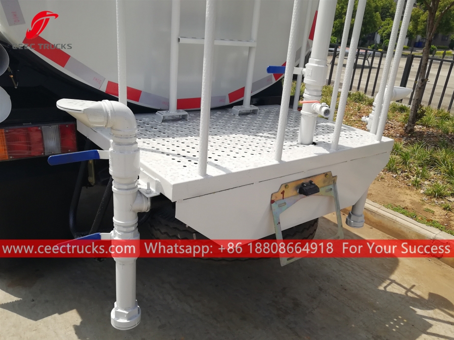 ISUZU ELF камион за прскање водом