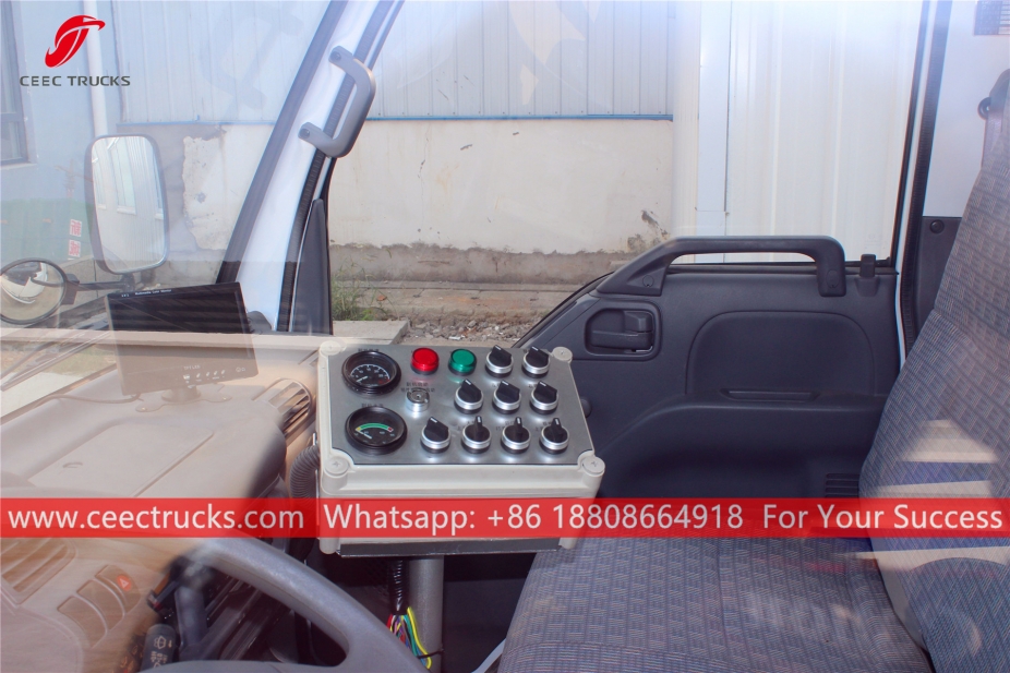 ISUZU камион за чишћење путева од 5 м³