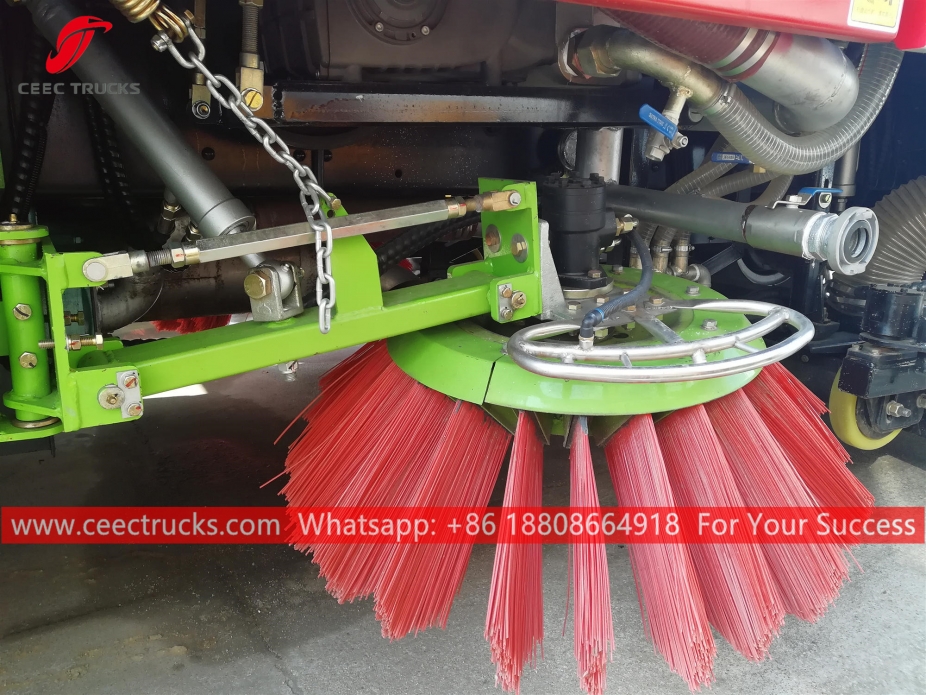 JAC камион за чишћење и прање путева