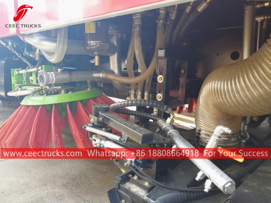 JAC камион за чишћење и прање путева