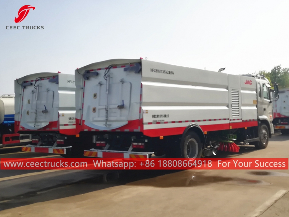 JAC камион за чишћење и прање путева