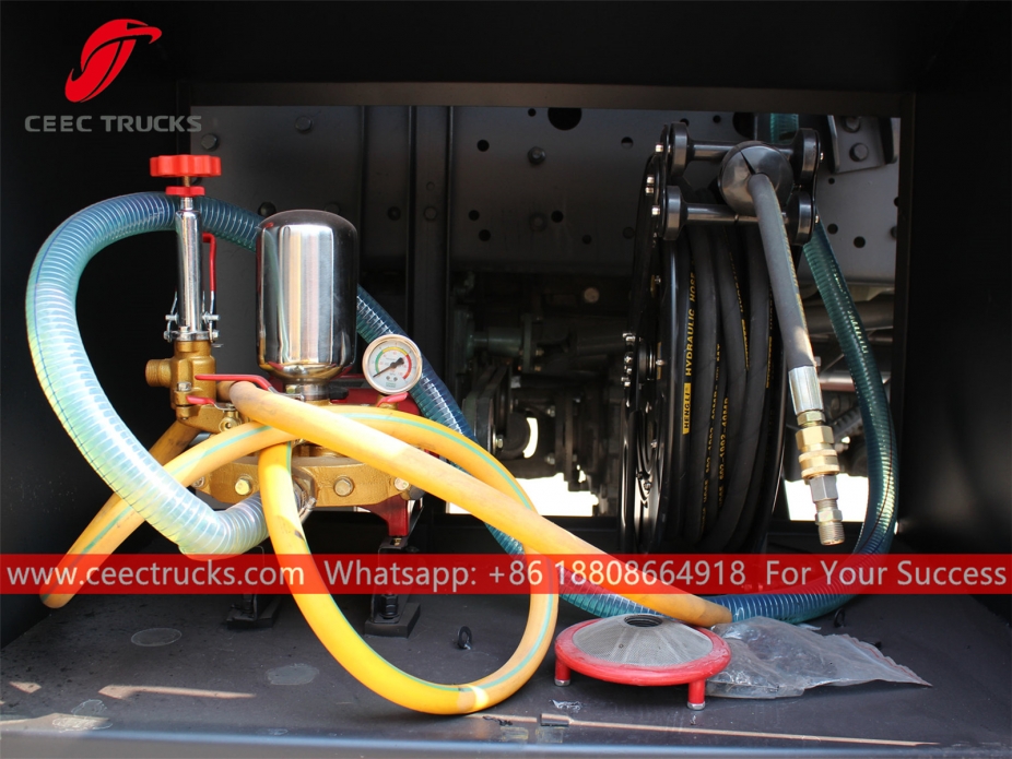 Бејбен 4x4 десно управљани камион цистерна за воду