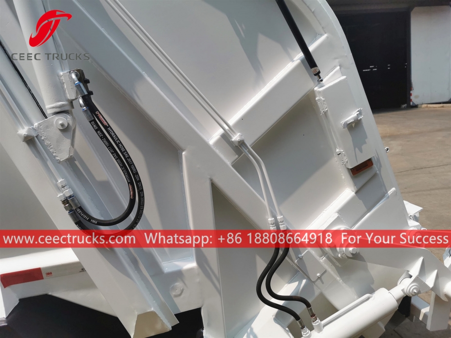 Исузу камион за смеће са задњим утоваром, запремине 6 м³