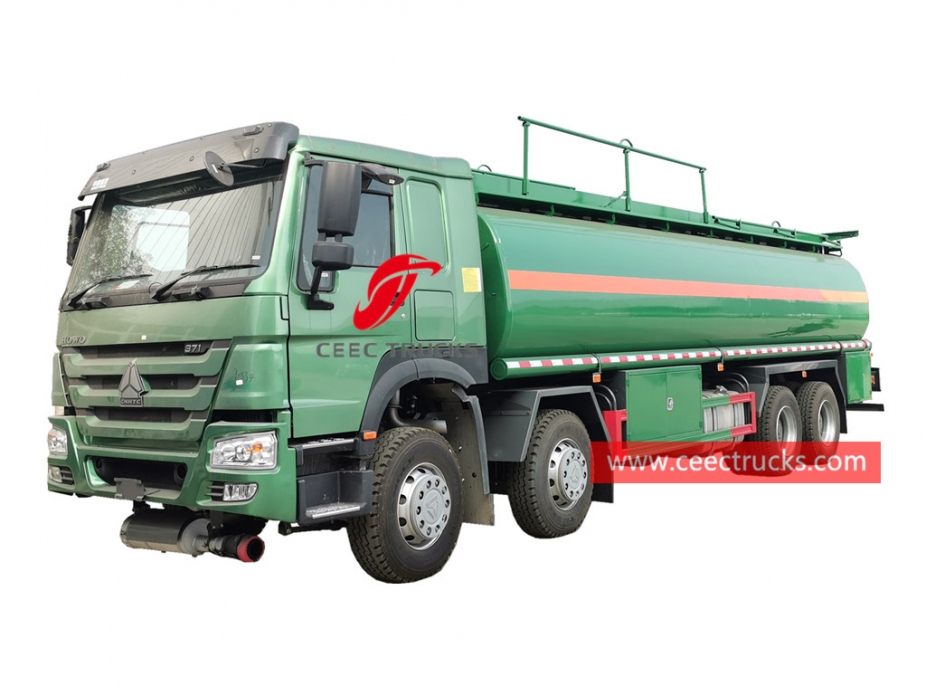 SINOTRUK 8x4 cisterne za prevoz goriva/nafte 30CBM