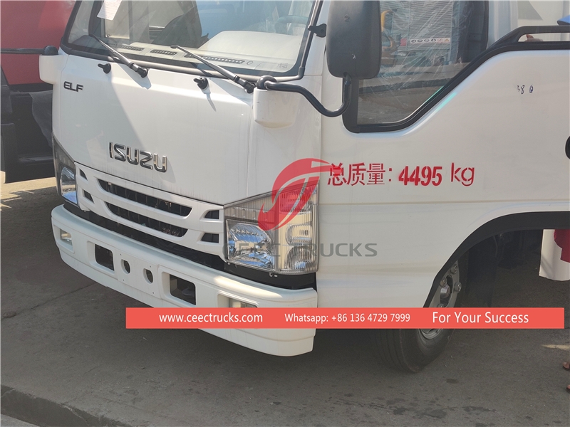 ISUZU 100P 4*2 pogon mobilna pozornica