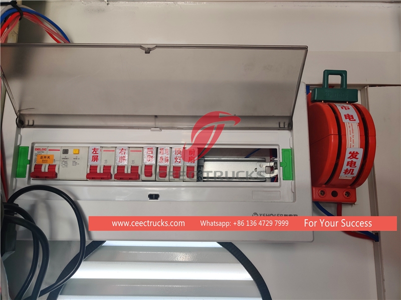 ISUZU 100P 4*2 pogon mobilna pozornica