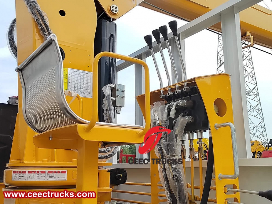 Isuzu 3 тоне диглица са крутим краком