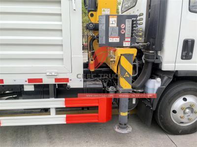 Isuzu NPR 190hp boom crane truck