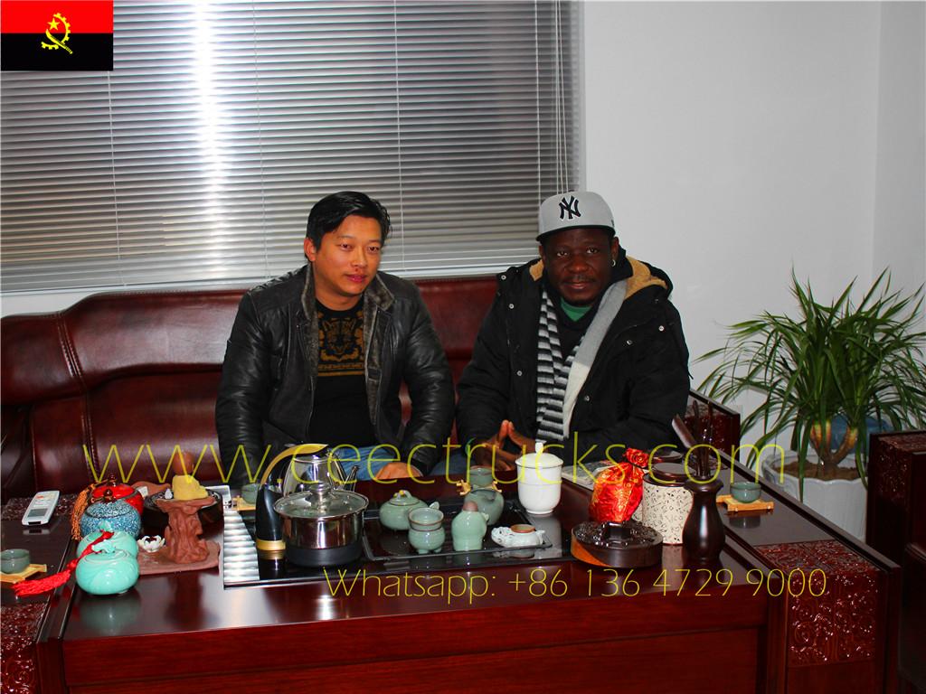 Клијент из Анголе посетио нашу фабрику ради инспекције цистерне за воду