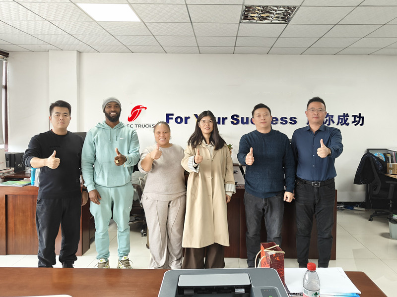 Купац из Еквадора посетио фабрику CEEC ради инспекције камиона за смеће ISUZU